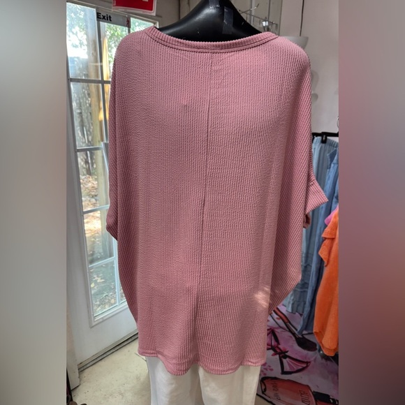 Ribbed relaxed fit poncho. Plus size. Dusty mauve color. Andree by Unit. - Picture 3 of 5